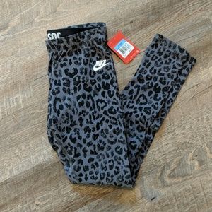 • Nike • NWT leggings
